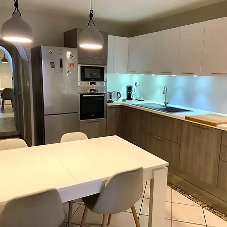 L'olivier Apartment *